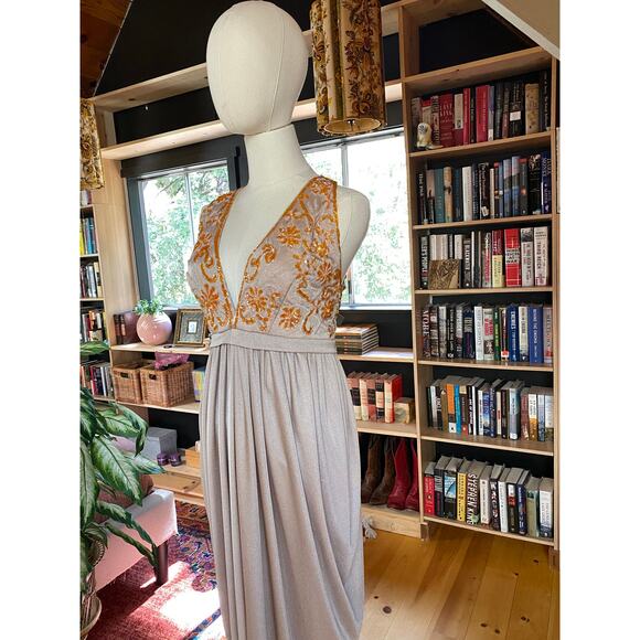 Vintage Gown - Picture 2 of 9